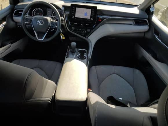 2022 Toyota Camry LE с VIN 4T1C11AK2NU707161, выставлен на аукционе Copart как лот 81504925 с пробегом 33 258 миль миль и Списание • Salvage title. История ставок и продаж доступна на DreamBid. Изображение 8.