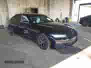 2022 BMW 5 Series 530i xDrive z VIN WBA13BJ00NWX68729, wystawiony jako IAAI lot #40161582 z przebiegiem 76 676 mil mil oraz . Historia ofert i sprzedaży dostępna na DreamBid. Obrazek 1.