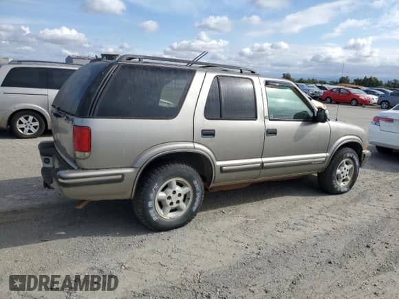 1998 Chevrolet Blazer LS z VIN 1GNDT13W3W2145732, wystawiony jako Copart lot #69704965 z przebiegiem 241 166 mil mil oraz Czysty tytuł • Clean title. Historia ofert i sprzedaży dostępna na DreamBid. Obrazek 3.