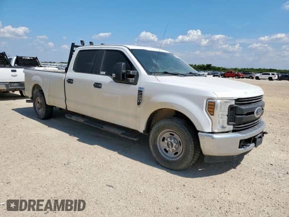 2018 Ford F-250 XL z VIN 1FT7W2A62JEC66863, wystawiony jako Copart lot #67570545 z przebiegiem 193 948 mil mil oraz Czysty tytuł • Clean title. Historia ofert i sprzedaży dostępna na DreamBid. Obrazek 4.
