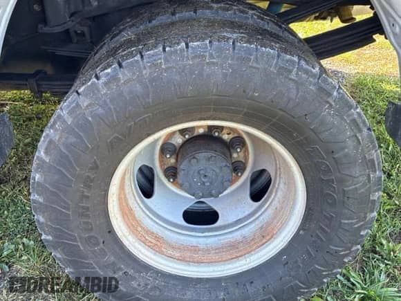2020 Chevrolet Silverado 3500HD High Country с VIN 1GC4YVEY8LF275624, выставлен на аукционе Copart как лот 90016765 с пробегом 265 028 миль миль и Чистый • Clean title. История ставок и продаж доступна на DreamBid. Изображение 13.