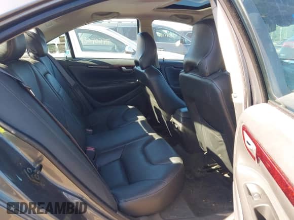 2004 Volvo S60 с VIN YV1RS59V542335773, выставлен на аукционе IAAI как лот 43078087 с пробегом 196 845 миль миль и . История ставок и продаж доступна на DreamBid. Изображение 8.