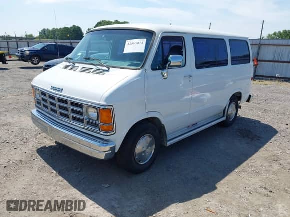 1992 Dodge Passenger with VIN 2B4HB15X8NK125341, listed as a IAAI auction lot 42565074 with 122,087 mi miles and . Bid and sale history available at DreamBid. Image 2.