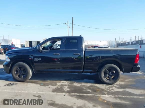 2019 Ram 1500 Tradesman z VIN 1C6RR6FT1KS572551, wystawiony jako IAAI lot #43142388 z przebiegiem 54 751 mil mil oraz . Historia ofert i sprzedaży dostępna na DreamBid. Obrazek 14.