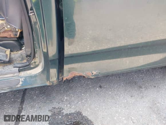 2002 Ford F-150 XL z VIN 1FTRF18232NB18258, wystawiony jako IAAI lot #42123898 z przebiegiem 152 214 mil mil oraz . Historia ofert i sprzedaży dostępna na DreamBid. Obrazek 6.