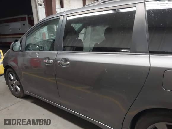 2017 Toyota Sienna SE with VIN 5TDXZ3DC1HS841425, listed as a IAAI auction lot 42053676 with 66,406 mi miles and . Bid and sale history available at DreamBid. Image 15.