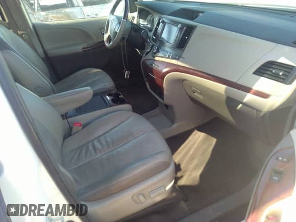 2014 Toyota Sienna XLE с VIN 5TDYK3DC3ES491381, выставлен на аукционе IAAI как лот 41803362 с пробегом 253 940 миль миль и . История ставок и продаж доступна на DreamBid. Изображение 5.