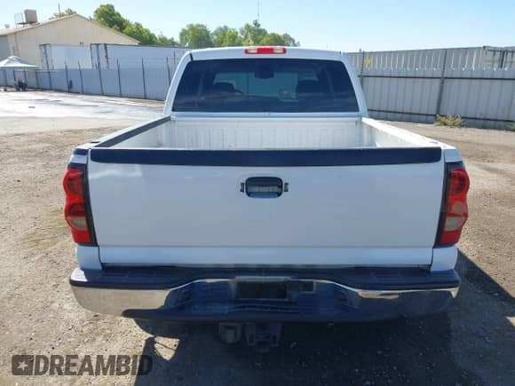 2005 Chevrolet Silverado 1500 LS с VIN 2GCEC13T651381079, выставлен на аукционе IAAI как лот 42843209 с пробегом 167 151 миль миль и . История ставок и продаж доступна на DreamBid. Изображение 16.