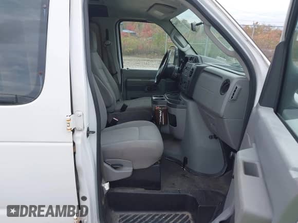 2010 Ford Econoline Cargo Commercial с VIN 1FTNE1EW1ADA04806, выставлен на аукционе IAAI как лот 43580672 с пробегом 172 084 миль миль и . История ставок и продаж доступна на DreamBid. Изображение 5.