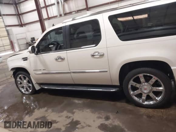 2014 Cadillac Escalade ESV Luxury с VIN 1GYS4HEF3ER111941, выставлен на аукционе IAAI как лот 42165033 с пробегом 158 964 миль миль и . История ставок и продаж доступна на DreamBid. Изображение 15.