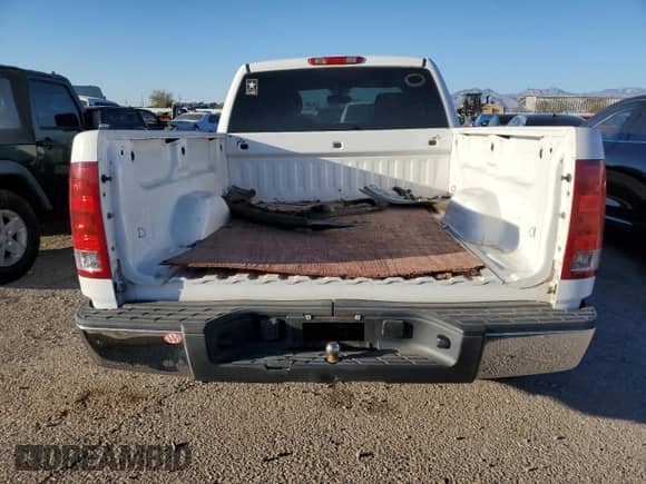 2008 GMC Sierra 1500 Work Truck z VIN 1GTEC19X98Z221753, wystawiony jako Copart lot #43837275 z przebiegiem 80 147 mil mil oraz Szkoda całkowita • Salvage title. Historia ofert i sprzedaży dostępna na DreamBid. Obrazek 6.
