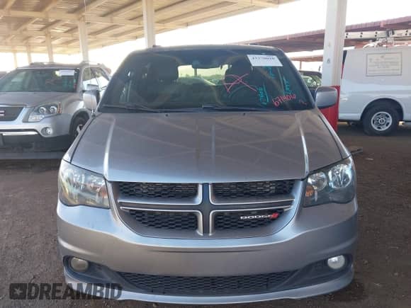 2019 Dodge Grand Caravan GT z VIN 2C4RDGEG1KR671406, wystawiony jako IAAI lot #43370010 z przebiegiem 147 333 mil mil oraz . Historia ofert i sprzedaży dostępna na DreamBid. Obrazek 6.