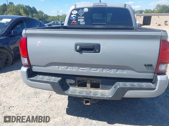 2019 Toyota Tacoma TRD Off Road z VIN 3TMCZ5AN2KM207371, wystawiony jako IAAI lot #43130878 z przebiegiem 104 178 mil mil oraz . Historia ofert i sprzedaży dostępna na DreamBid. Obrazek 16.
