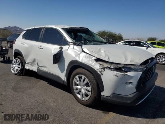 2022 Toyota Corolla Cross L with VIN 7MUAAAAG9NV013567, listed as a Copart auction lot 68475575 with 29,475 mi miles and Salvage title. Bid and sale history available at DreamBid. Image 4.