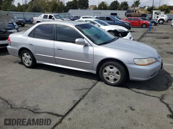 2001 Honda Accord EX with VIN 1HGCG16581A021998, listed as a Copart auction lot 72025055 with 208,739 mi miles and Clean title. Bid and sale history available at DreamBid. Image 4.