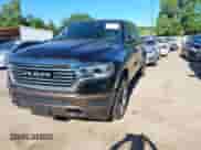 2021 Ram 1500 Longhorn z VIN 1C6SRFKT7MN664062, wystawiony jako IAAI lot #42220593 z przebiegiem 95 815 mil mil oraz . Historia ofert i sprzedaży dostępna na DreamBid. Obrazek 2.