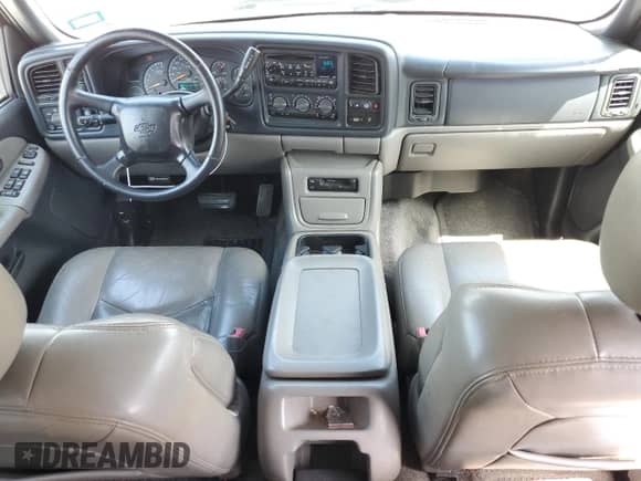 2001 Chevrolet Suburban LS z VIN 3GNFK16T01G208153, wystawiony jako Copart lot #68211525 z przebiegiem 261 471 mil mil oraz Szkoda całkowita • Salvage title. Historia ofert i sprzedaży dostępna na DreamBid. Obrazek 8.