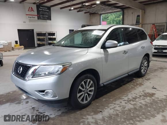 2014 Nissan Pathfinder SV with VIN 5N1AR2MM0EC631755, listed as a IAAI auction lot 43318101 with 288,061 mi miles and . Bid and sale history available at DreamBid. Image 2.