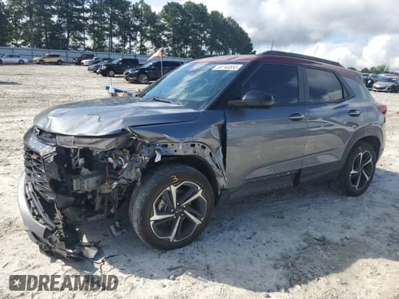 2022 Chevrolet TrailBlazer RS z VIN KL79MTSL5NB115495, wystawiony jako Copart lot #68740855 z przebiegiem 46 343 mil mil oraz Szkoda całkowita • Salvage title. Historia ofert i sprzedaży dostępna na DreamBid. Obrazek 1.