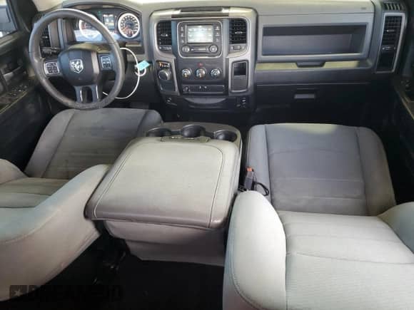 2018 Ram 1500 Tradesman z VIN 1C6RR6FG5JS193425, wystawiony jako Copart lot #67770635 z przebiegiem 118 450 mil mil oraz Szkoda całkowita • Salvage title. Historia ofert i sprzedaży dostępna na DreamBid. Obrazek 8.