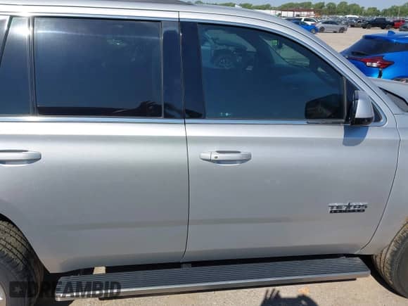 2017 Chevrolet Tahoe LT с VIN 1GNSCBKC0HR152944, выставлен на аукционе IAAI как лот 43129484 с пробегом 115 430 миль миль и . История ставок и продаж доступна на DreamBid. Изображение 14.