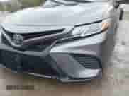 2020 Toyota Camry SE z VIN 4T1G11AK7LU943920, wystawiony jako IAAI lot #43352053 z przebiegiem 99 718 mil mil oraz . Historia ofert i sprzedaży dostępna na DreamBid. Obrazek 19.