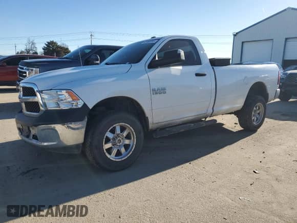 2017 Ram 1500 Tradesman z VIN 3C6JR7DGXHG777780, wystawiony jako Copart lot #45985085 z przebiegiem 108 223 mil mil oraz Szkoda całkowita • Salvage title. Historia ofert i sprzedaży dostępna na DreamBid. Obrazek 1.