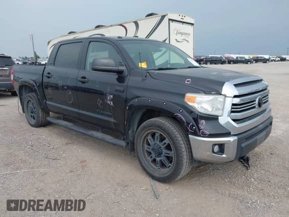 2017 Toyota Tundra SR5 z VIN 5TFEW5F10HX221912, wystawiony jako IAAI lot #42268725 z przebiegiem 92 588 mil mil oraz . Historia ofert i sprzedaży dostępna na DreamBid. Obrazek 1.