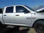 2018 Ram 1500 Tradesman z VIN 1C6RR6KM2JS225601, wystawiony jako IAAI lot #43214577 z przebiegiem 164 538 mil mil oraz . Historia ofert i sprzedaży dostępna na DreamBid. Obrazek 13.