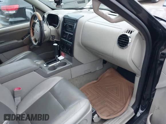 2006 Ford Explorer XLT z VIN 1FMEU73816UA15771, wystawiony jako IAAI lot #43552499 z przebiegiem 173 088 mil mil oraz . Historia ofert i sprzedaży dostępna na DreamBid. Obrazek 5.