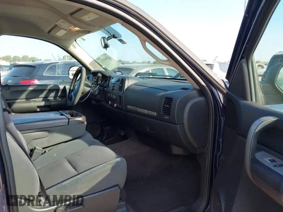 2009 Chevrolet Silverado 1500 LT with VIN 3GCEC23CX9G281232, listed as a IAAI auction lot 42968901 with 180,680 mi miles and . Bid and sale history available at DreamBid. Image 5.