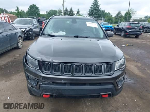 2019 Jeep Compass Trailhawk z VIN 3C4NJDDB8KT722053, wystawiony jako IAAI lot #42634252 z przebiegiem 69 628 mil mil oraz . Historia ofert i sprzedaży dostępna na DreamBid. Obrazek 12.