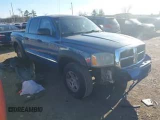 2006 Dodge Dakota with VIN 1D7HW58K06S643827, listed as a IAAI auction lot 41381300 with 276,678 mi miles and . Bid and sale history available at DreamBid. Image 1.