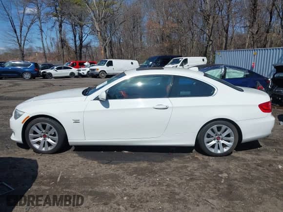 2012 BMW 3 Series 328i xDrive z VIN WBAKF5C54CE656573, wystawiony jako IAAI lot #41835379 z przebiegiem 99 654 mil mil oraz . Historia ofert i sprzedaży dostępna na DreamBid. Obrazek 15.