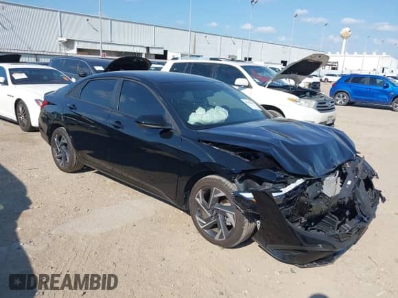 2025 Hyundai Elantra SEL Sport z VIN KMHLM4DG8SU013523, wystawiony jako IAAI lot #43188866 z przebiegiem 7 810 mil mil oraz . Historia ofert i sprzedaży dostępna na DreamBid. Obrazek 1.