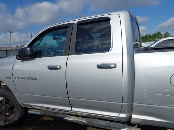 2011 Ram 1500 SLT z VIN 1D7RV1GT5BS674561, wystawiony jako IAAI lot #42550437 z przebiegiem 156 827 mil mil oraz . Historia ofert i sprzedaży dostępna na DreamBid. Obrazek 15.
