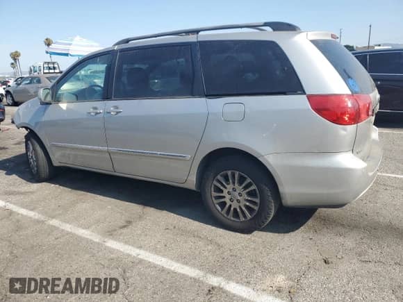 2010 Toyota Sienna XLE z VIN 5TDDK4CC8AS032007, wystawiony jako Copart lot #65611495 z przebiegiem 299 904 mil mil oraz Szkoda całkowita • Salvage title. Historia ofert i sprzedaży dostępna na DreamBid. Obrazek 2.