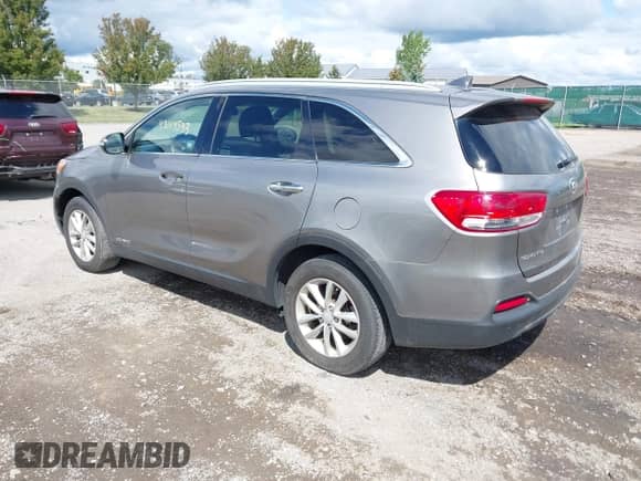 2017 Kia Sorento LX z VIN 5XYPGDA57HG223430, wystawiony jako IAAI lot #43114533 z przebiegiem 91 971 mil mil oraz . Historia ofert i sprzedaży dostępna na DreamBid. Obrazek 3.