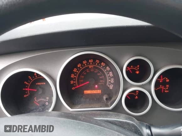 2011 Toyota Tundra с VIN 5TFUY5F18BX180586, выставлен на аукционе IAAI как лот 42495251 с пробегом 102 463 миль миль и . История ставок и продаж доступна на DreamBid. Изображение 7.