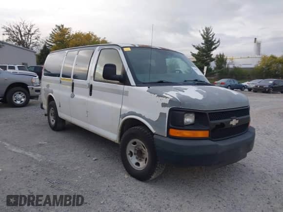 2008 Chevrolet Express Passenger with VIN 1GAGG25K781193262, listed as a IAAI auction lot 40607778 with 318,086 mi miles and . Bid and sale history available at DreamBid. Image 1.