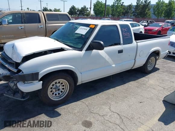 2003 Chevrolet S-10 LS with VIN 1GCCS19X138250401, listed as a IAAI auction lot 42649896 with 145,776 mi miles and . Bid and sale history available at DreamBid. Image 2.