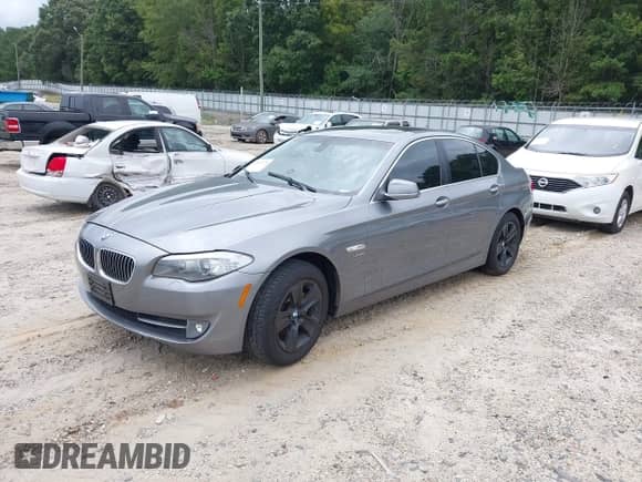 2012 BMW 5 Series 528i xDrive с VIN WBAXH5C57CDW06840, выставлен на аукционе IAAI как лот 42959728 с пробегом 208 758 миль миль и . История ставок и продаж доступна на DreamBid. Изображение 2.