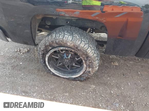 2013 Chevrolet Silverado 1500 LT with VIN 3GCPKSE70DG306742, listed as a IAAI auction lot 43292607 with 196,596 mi miles and . Bid and sale history available at DreamBid. Image 6.