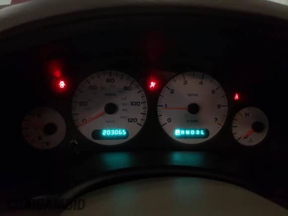 2002 Dodge Caravan Sport with VIN 2B4GP44362R612926, listed as a Copart auction lot 80188325 with 203,065 mi miles and Clean title. Bid and sale history available at DreamBid. Image 9.