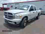 2008 Dodge 1500 ST z VIN 1D7HA18N58S588604, wystawiony jako IAAI lot #42582380 z przebiegiem 328 453 mil mil oraz . Historia ofert i sprzedaży dostępna na DreamBid. Obrazek 2.