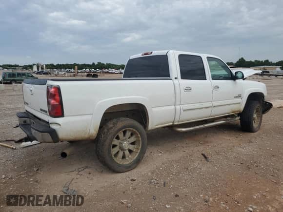 2005 Chevrolet Silverado 2500HD LS с VIN 1GCHC23225F957043, выставлен на аукционе Copart как лот 62664025 с пробегом 216 141 миль миль и Списание • Salvage title. История ставок и продаж доступна на DreamBid. Изображение 3.