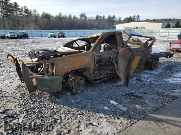 2015 Chevrolet Silverado 2500HD Work Truck z VIN 1GC1KUEG9FF582794, wystawiony jako Copart lot #41525435 z przebiegiem Nie podano mil oraz Szkoda całkowita • Salvage title. Historia ofert i sprzedaży dostępna na DreamBid. Obrazek 1.