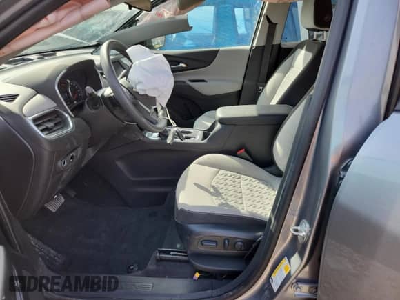 2024 Chevrolet Equinox LS z VIN 3GNAXSEG3RL148300, wystawiony jako Copart lot #71368155 z przebiegiem 27 356 mil mil oraz Szkoda całkowita • Salvage title. Historia ofert i sprzedaży dostępna na DreamBid. Obrazek 7.