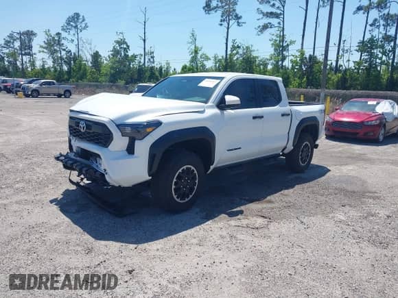 2024 Toyota Tacoma SR5 with VIN 3TYLB5JNXRT041930, listed as a IAAI auction lot 41090783 with 1,237 mi miles and . Bid and sale history available at DreamBid. Image 2.