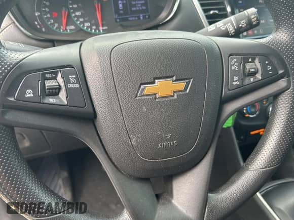 2020 Chevrolet Trax LS с VIN KL7CJKSB7LB052283, выставлен на аукционе Copart как лот 84976815 с пробегом 70 819 миль миль и Чистый • Clean title. История ставок и продаж доступна на DreamBid. Изображение 13.